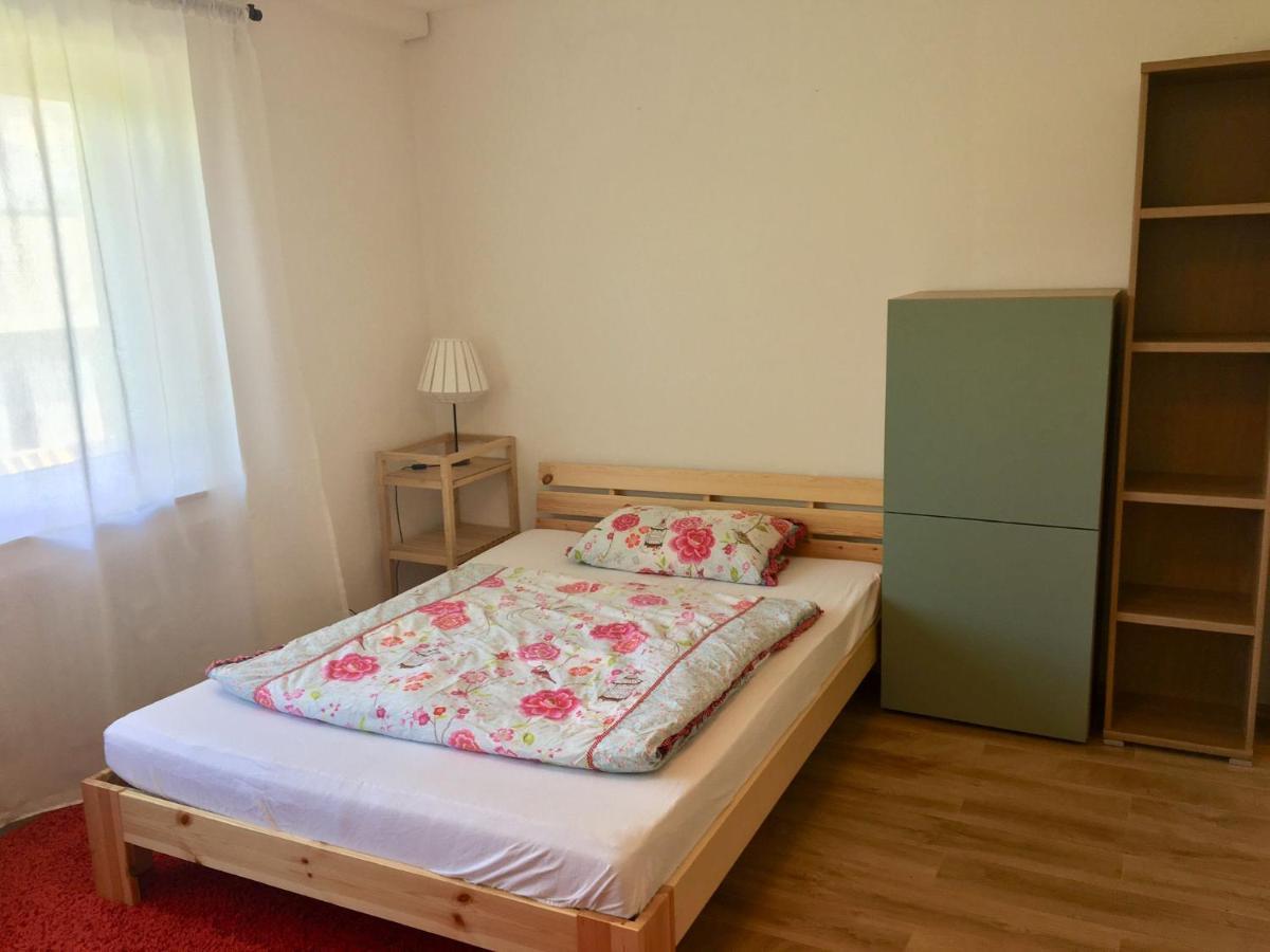 Mayen, Im Mohren, Privatzimmer Nr2, Waldrand, Nahe Nurburgring & Burg Eltz, Gemeinschaftsbad Екстериор снимка