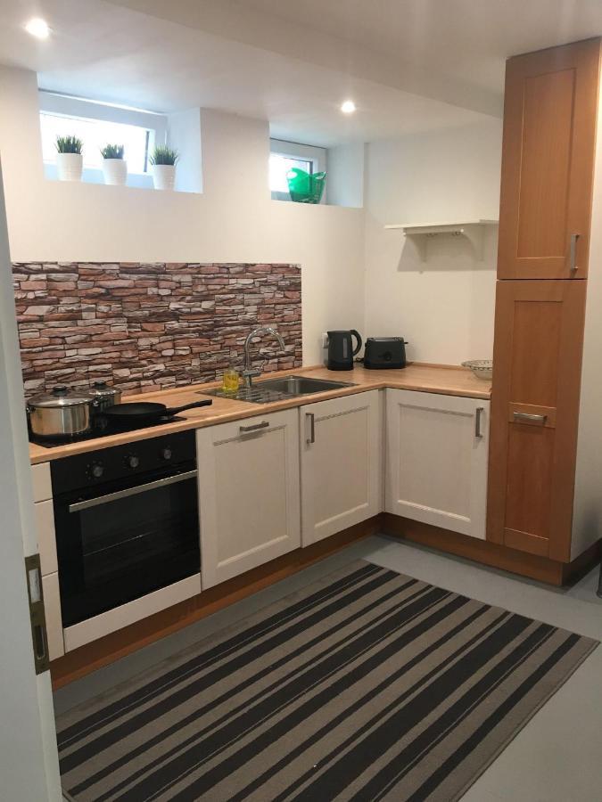 Mayen, Im Mohren, Privatzimmer Nr2, Waldrand, Nahe Nurburgring & Burg Eltz, Gemeinschaftsbad Екстериор снимка
